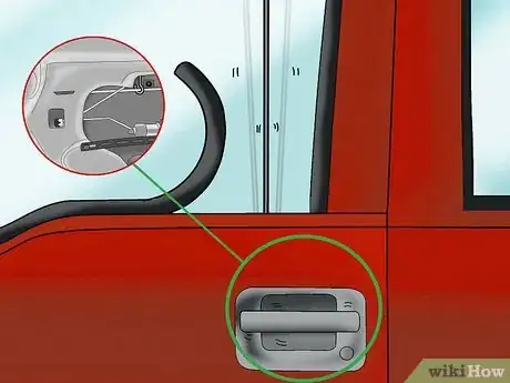 Immagine titolata Use a Coat Hanger to Break Into a Car Step 15