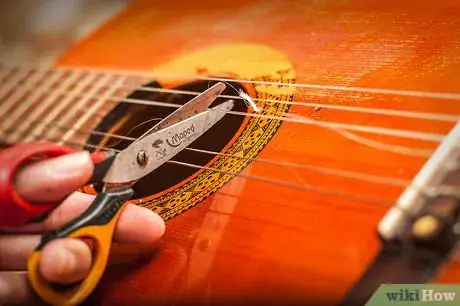 Immagine titolata Change Classical Guitar Strings Step 1Bullet1