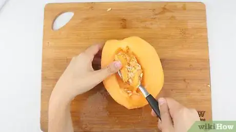 Immagine titolata Cut a Cantaloupe Step 9