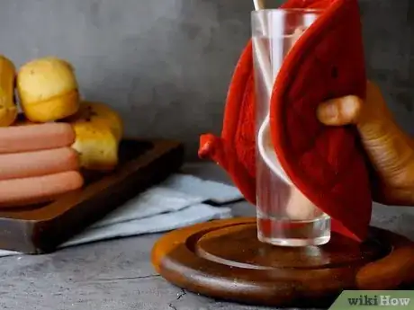 Immagine titolata Boil a Hot Dog in a Microwave Step 6