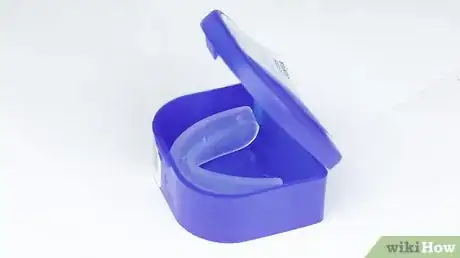 Immagine titolata Clean a Mouth Guard Step 13