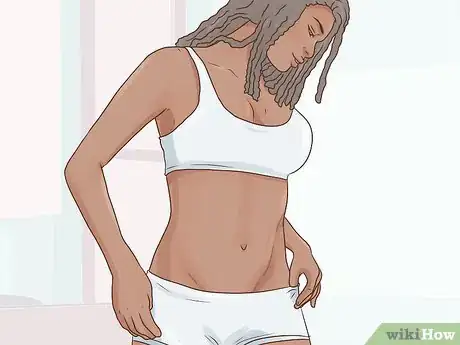 Immagine titolata Be Naked More Often While Living With Family Step 6