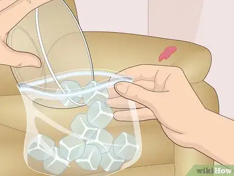 Immagine titolata Get a Stain out of a Microfiber Couch Step 13