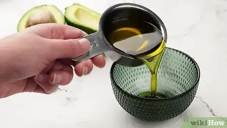 Immagine titolata Make an Olive Oil Hair Mask Step 1