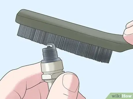 Immagine titolata Clean Spark Plugs Step 1