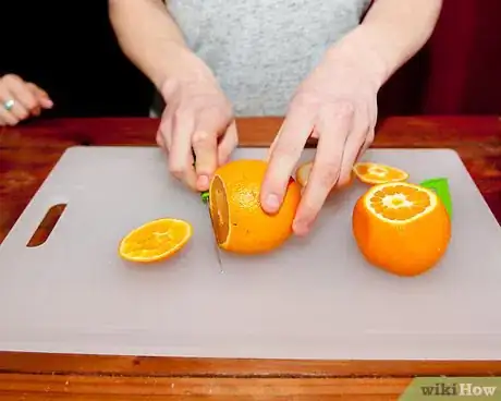 Immagine titolata Make Vodka Infused Oranges Step 1