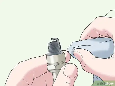 Immagine titolata Clean Spark Plugs Step 2