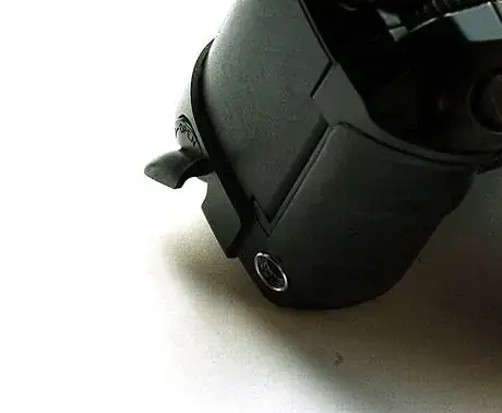 Immagine titolata 2 unlock_battery_tray_341.JPG