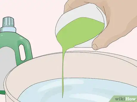 Immagine titolata Get Sweat Stains Out of Hats Step 14