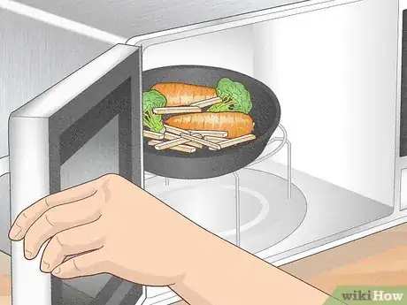 Immagine titolata Use a Grill Microwave Step 7