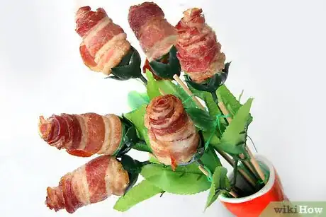 Immagine titolata Make Bacon Roses Step 11