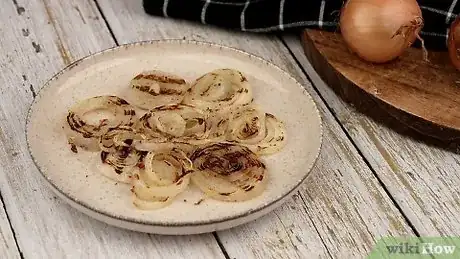 Immagine titolata Grill Onions Step 12