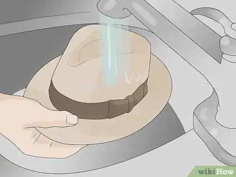 Immagine titolata Get Sweat Stains Out of Hats Step 16