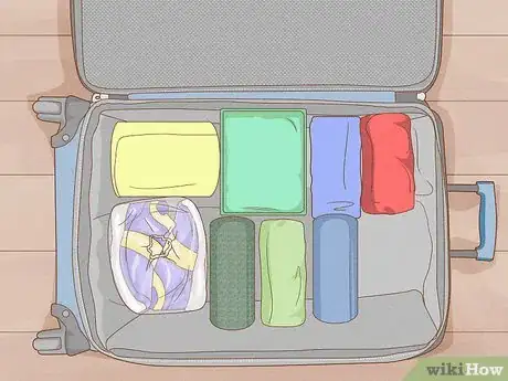 Immagine titolata Pack a Suitcase for a Week Step 9