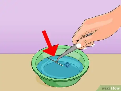 Immagine titolata Pierce Your Own Lip Step 3