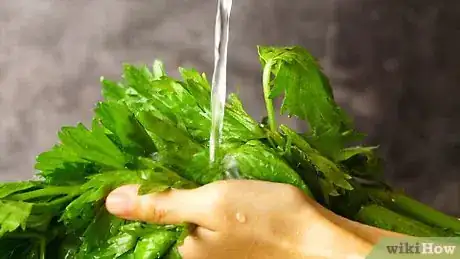 Immagine titolata Eat Celery Step 3
