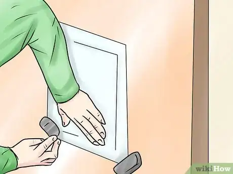 Immagine titolata Fit a Cat Flap Step 4