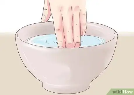 Immagine titolata Make Perfume (Flower Blossoms and Water Method) Step 10