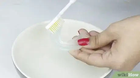 Immagine titolata Clean a Mouth Guard Step 3