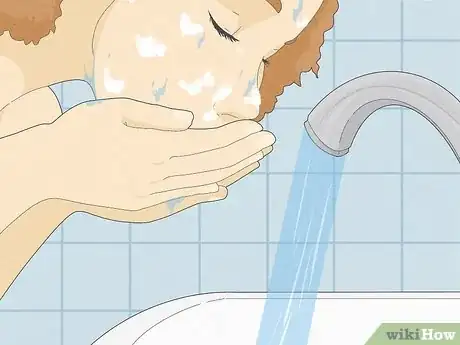 Immagine titolata Wash Your Face with Eyelash Extensions Step 2