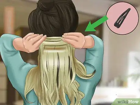 Immagine titolata Apply Hair Extensions Step 2