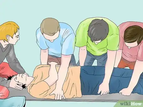 Immagine titolata Logroll an Injured Person During First Aid Step 4