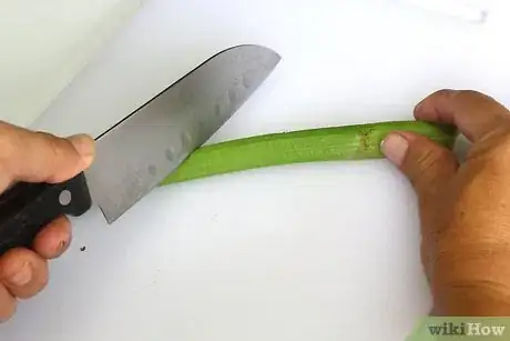 Immagine titolata Cut Celery Step 5