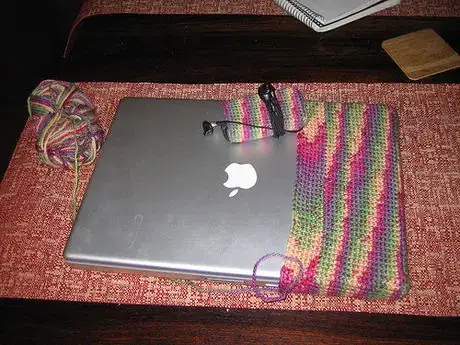 Immagine titolata Crochet Laptop Cover  free pattern