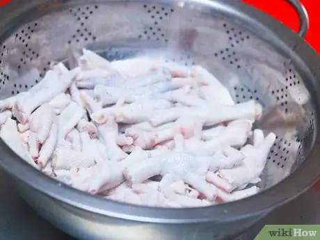 Immagine titolata Cook Chicken Feet Step 3