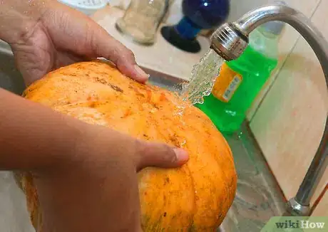 Immagine titolata Carve a Disco Ball Pumpkin Step 8