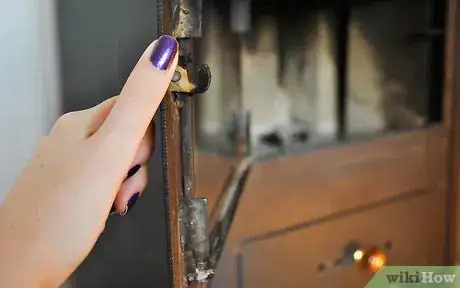Immagine titolata Light a Fire in a Fireplace Step 2