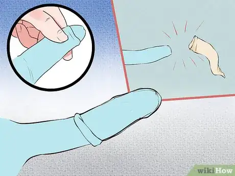 Immagine titolata Put On a Condom with Foreskin Step 5