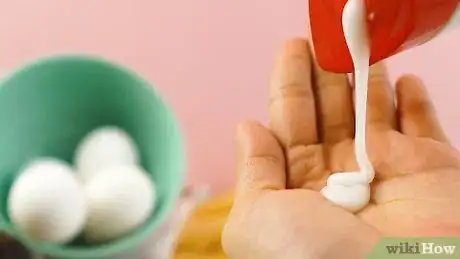 Immagine titolata Create an Egg and Olive Oil Hair Mask Step 11