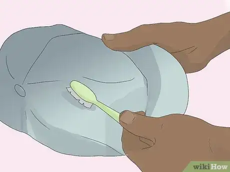 Immagine titolata Get Sweat Stains Out of Hats Step 18