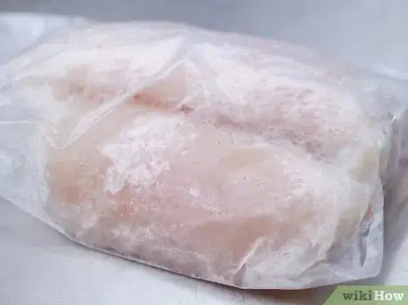Immagine titolata Thaw Frozen Fish Step 1