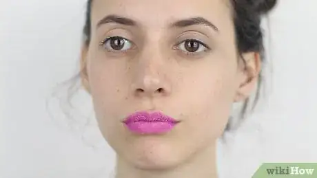 Immagine titolata Make Lipstick Matte Step 4