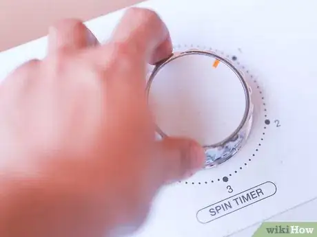 Immagine titolata Remove Vomit Stains from Clothing Step 8