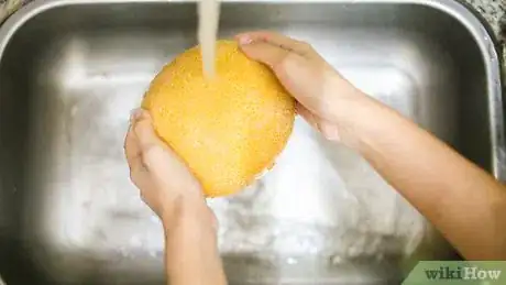 Immagine titolata Cut a Cantaloupe Step 6