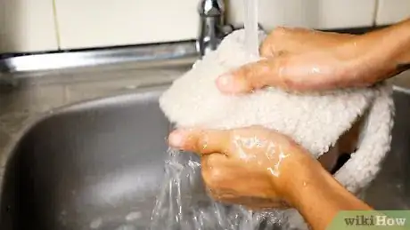 Immagine titolata Wash a Baseball Cap by Hand Step 9