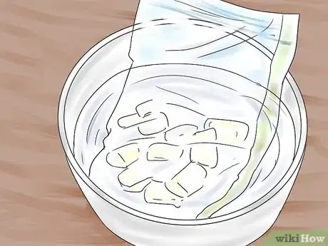 Immagine titolata Thaw Frozen Breast Milk Step 3