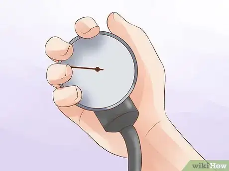 Immagine titolata Check Your Blood Pressure with a Sphygmomanometer Step 11