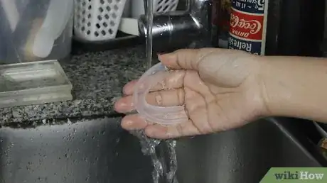 Immagine titolata Clean a Mouth Guard Step 8