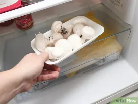 Immagine titolata Keep Mushrooms Fresh Step 1