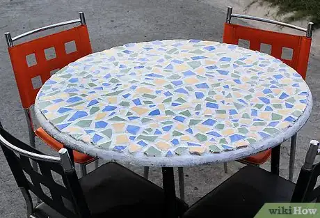 Immagine titolata Make a Mosaic Table Top Step 10