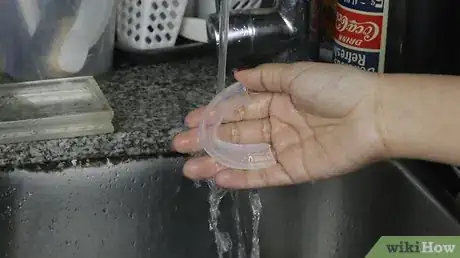 Immagine titolata Clean a Mouth Guard Step 4