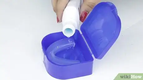 Immagine titolata Clean a Mouth Guard Step 6