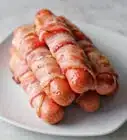 Preparare gli Involtini di Wurstel e Pancetta