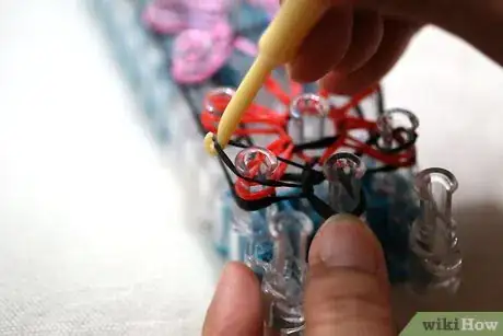 Immagine titolata Make a Rainbow Loom Bracelet Step 19Bullet1