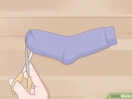 Immagine titolata Make Cat Toys out of Common Household Items Step 42