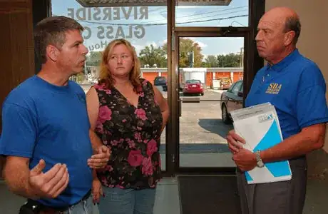 Immagine titolata FEMA_ _33007_ _SBA_speaking_with_small_business_owners_in_Ohio